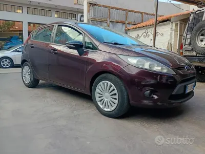Usata Ford Fiesta Titanium 68 CV (50 kW) 2011 Marrone Berlina
