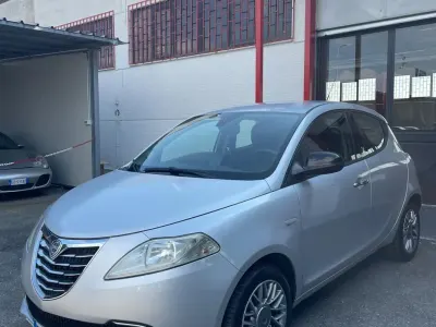 Usata Lancia Ypsilon Gold 95 CV (69 kW) 2012 Argento Utilitaria