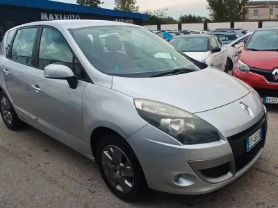 Usata Renault Scenic E-Tech 110 CV (80 kW) 2011 Arancione Monovolume