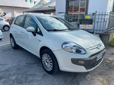 Usata Fiat Grande Punto 77 CV (56 kW) 2010 Bianco Utilitaria