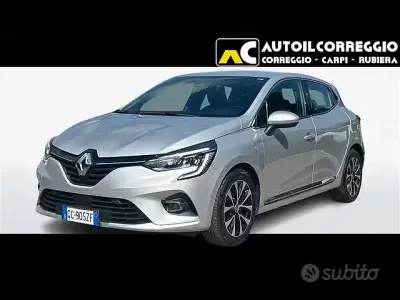 Używany Renault Clio V Zen 101 KM (74 kW) 2021 Szary Sedan/Limuzyna