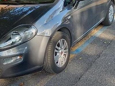Usata Fiat Punto Street 69 CV (50 kW) 2017 Grigio Berlina