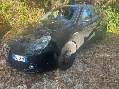 Usata Alfa Romeo Giulietta Distinctive 120 CV (88 kW) 2016 Nero Utilitaria