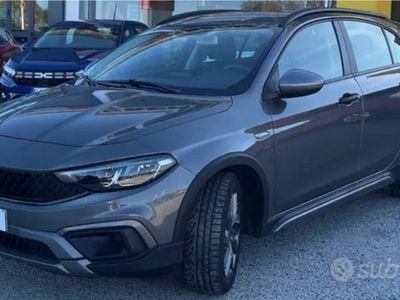 Usata Fiat Tipo Cross 100 CV (73 kW) 2021 Grigio Berlina