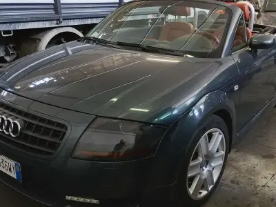Usata Audi TT Roadster Ambiente 224 CV (164 kW) 2004 Grigio Cabrio