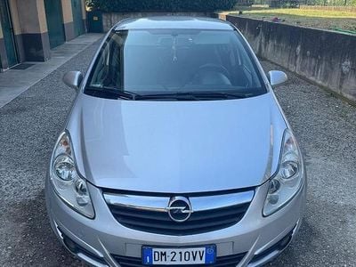 Usata Opel Corsa Enjoy 80 CV (58 kW) 2007 Argento Berlina