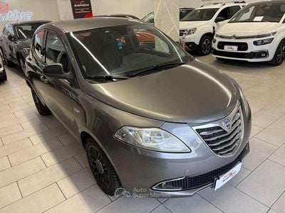 Usata Lancia Ypsilon 95 CV (69 kW) 2015 Grigio pietra metallizzato Utilitaria