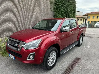Usata Isuzu D-Max 163 CV (119 kW) 2020 Rosso Pick-up