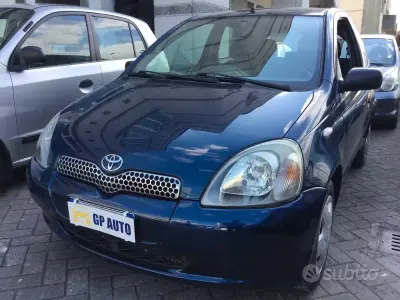 Usata Toyota Yaris Sol 68 CV (50 kW) 2002 Blu Berlina