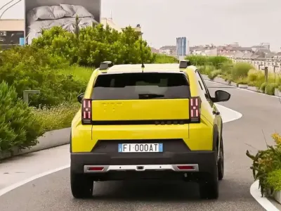 Nuova Fiat Grande Panda La Prima 110 CV (80 kW) 2025 Argento Utilitaria