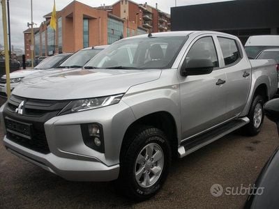Usata Mitsubishi L200 Select 149 CV (109 kW) 2023 Grigio Pick-up
