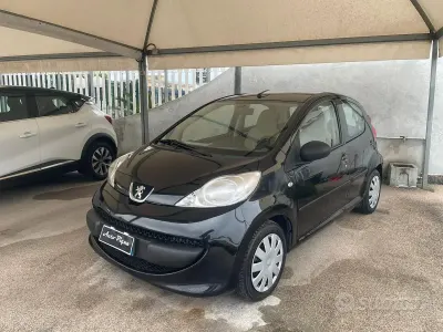 Usata Peugeot 107 54 CV (39 kW) 2007 Nero Utilitaria