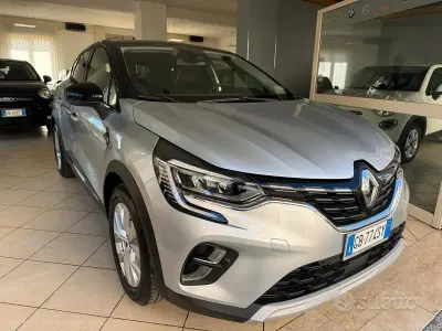 Käytetty Renault Captur Intens 101 HP (74 kW) 2020 Harmaa Katumaasturi