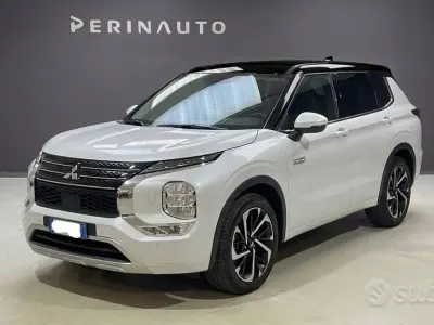 Nuova Mitsubishi Outlander P-HEV Intense 136 CV (100 kW) 2026 Bianco SUV