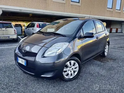 Usata Toyota Yaris 2010 Grigio Utilitaria