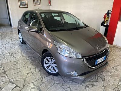 Usata Peugeot 208 Active 81 CV (59 kW) 2014 Grigio Utilitaria
