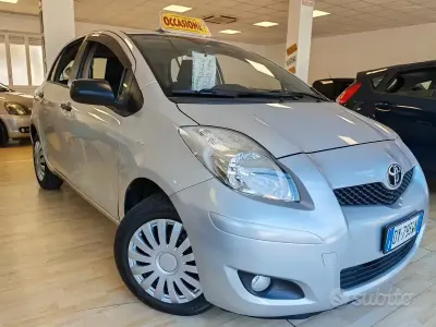 Usata Toyota Yaris 69 CV (50 kW) 2009 Grigio Utilitaria