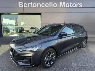 Usata Ford Focus ST-Line 125 CV (91 kW) 2022 Grigio Berlina