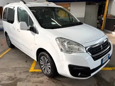 Usata Peugeot Partner Tepee Active 99 CV (72 kW) 2016 Bianco Monovolume