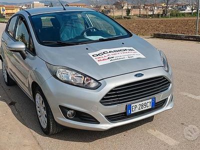 Usata Ford Fiesta 75 CV (55 kW) 2013 Grigio Utilitaria