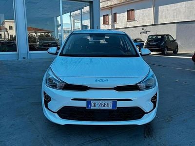 Usata Kia Rio Style 100 CV (73 kW) 2022 Bianco Berlina