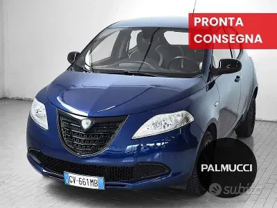 Usata Lancia Ypsilon 69 CV (50 kW) 2015 Blu Utilitaria