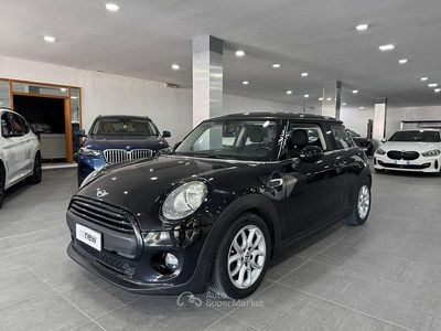 Begagnad Mini ONE 95 HK (69 kW) 2016 Svart Halvkombi