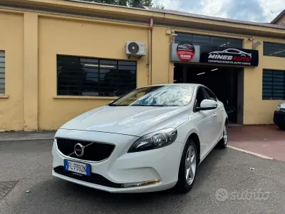 Usata Volvo V40 Inscription 120 CV (88 kW) 2017 Bianco Berlina