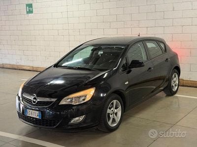 Usata Opel Astra Cosmo 115 CV (84 kW) 2011 Nero Berlina