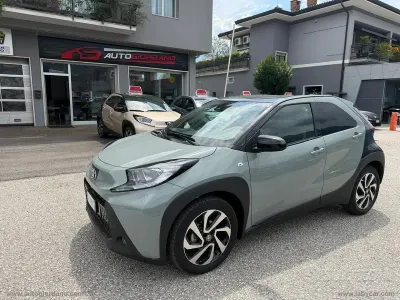 Usata Toyota Aygo X Trend 72 CV (52 kW) 2025 Verde SUV