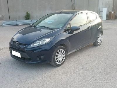 Begagnad Ford Fiesta 97 HK (71 kW) 2010 Blå Sedan