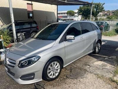 Nero vulcano Usata 2015 Mercedes B180 Monovolume | 9700 € (Buon prezzo)