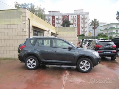 Usata Toyota RAV4 136 CV (100 kW) 2008 Grigio SUV
