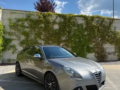 Usata Alfa Romeo Giulietta Quadrifoglio Verde 235 CV (172 kW) 2013 Grigio Utilitaria