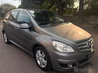 Usata Mercedes B180 Chrome 109 CV (80 kW) 2010 Grigio Monovolume