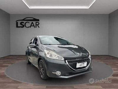 Usata Peugeot 208 Active 82 CV (60 kW) 2014 Grigio Utilitaria