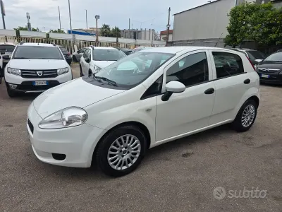 Usado Fiat Grande Punto 77 HP (56 kW) 2013 Branco Citadino
