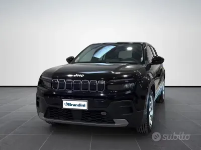 Usado Jeep Avenger Altitude 101 HP (74 kW) 2023 Preto SUV