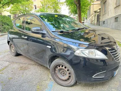 Usata Lancia Ypsilon 95 CV (69 kW) 2013 Nero Utilitaria