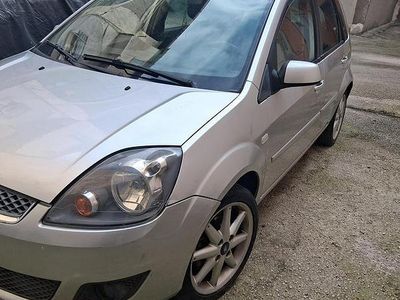 Usata Ford Fiesta 80 CV (58 kW) 2007 Grigio Utilitaria