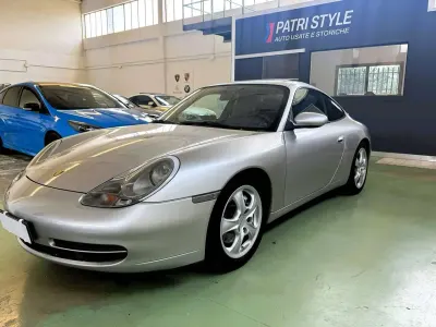 Usata Porsche 911 Carrera 4 300 CV (220 kW) 2000 Argento Coupé