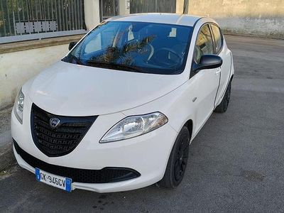 Usata Lancia Ypsilon 69 CV (50 kW) 2015 Bianco Utilitaria