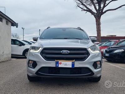 Usata Ford Kuga ST-Line 120 CV (88 kW) 2018 Grigio SUV