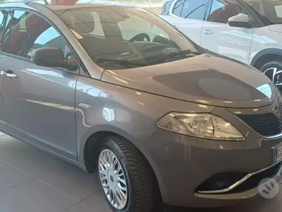 Usata Lancia Ypsilon Silver 69 CV (50 kW) 2016 Grigio Utilitaria