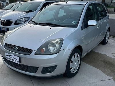 Begagnad Ford Fiesta 80 HK (58 kW) 2008 Grå Halvkombi