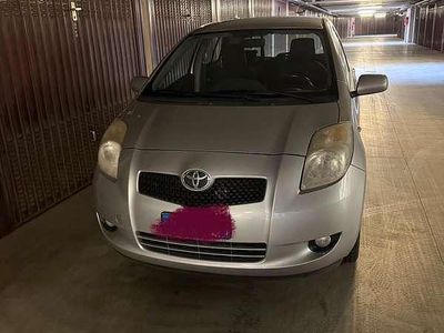 Usata Toyota Yaris 69 CV (50 kW) 2007 Grigio Berlina
