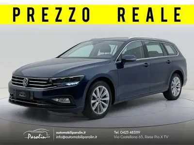 Usata VW Passat Business 122 CV (89 kW) 2022 Aquamarinblau Station wagon