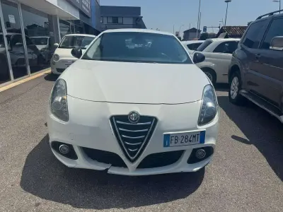 Usata Alfa Romeo Giulietta Exclusive 120 CV (88 kW) 2015 Bianco Utilitaria