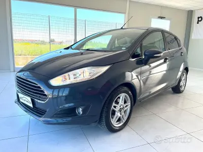 Usata Ford Fiesta Titanium 75 CV (55 kW) 2013 Blu Berlina