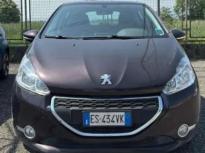 Usata Peugeot 208 Active 68 CV (50 kW) 2013 Marrone Utilitaria